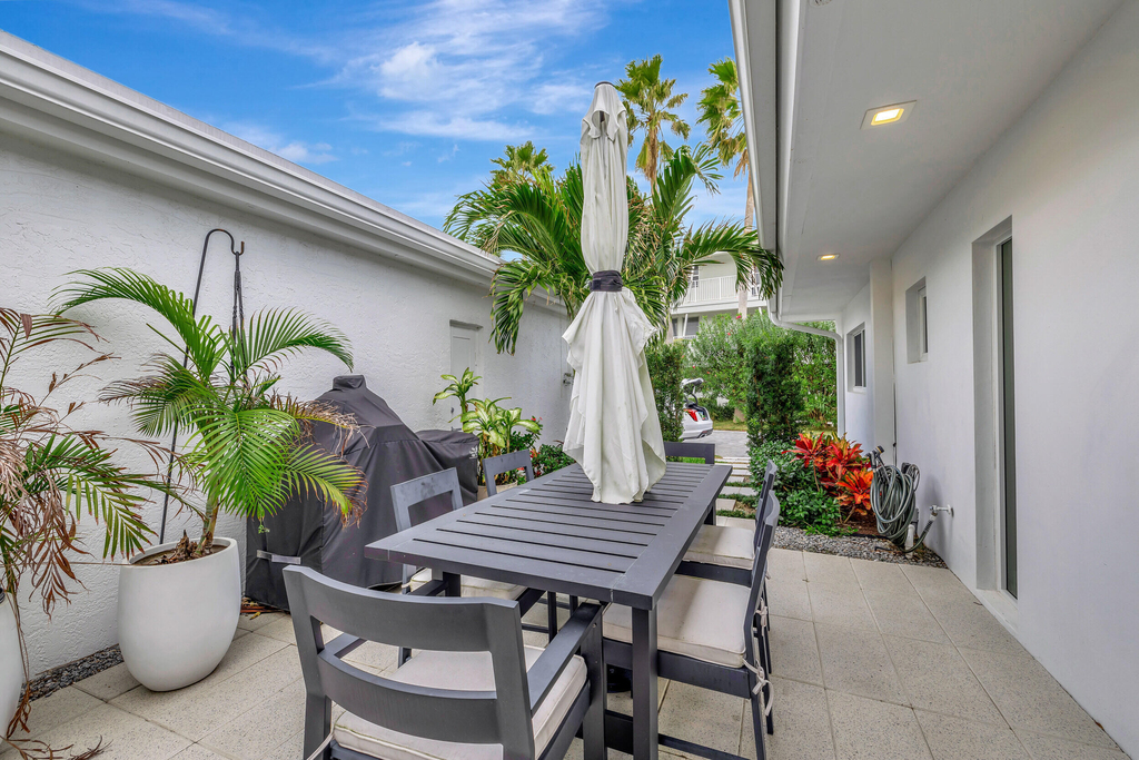 1212 Hillsboro Mile - Photo 21