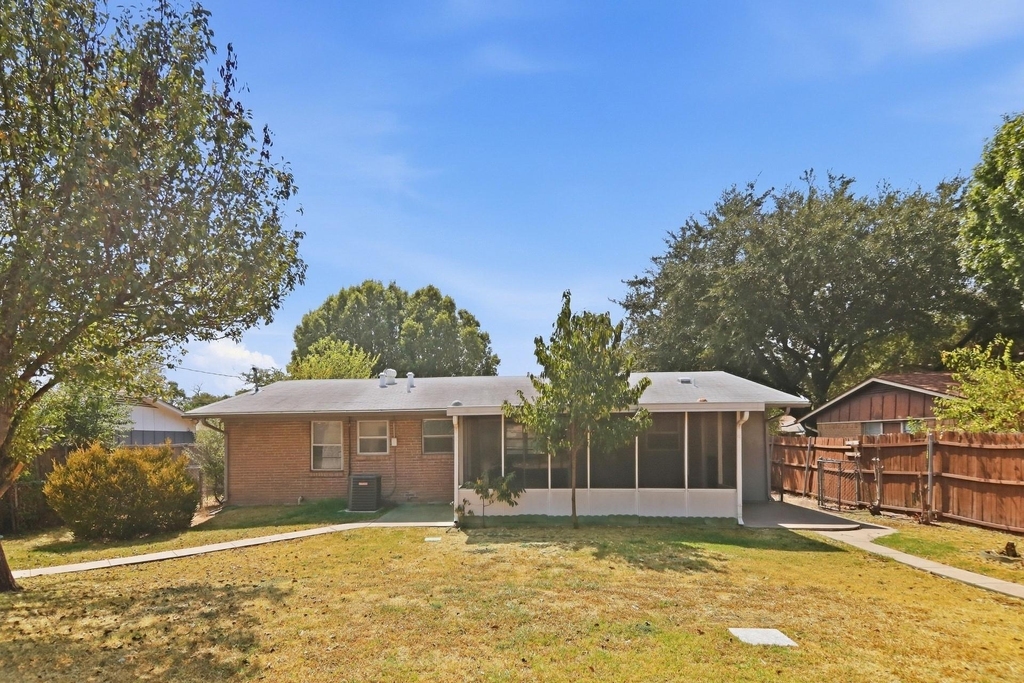 2420 Bamboo Street - Photo 14