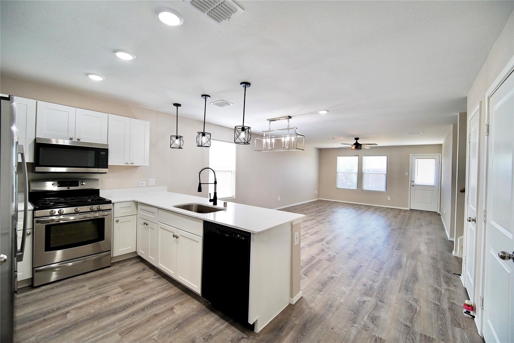2921 Bronte Boulevard - Photo 1