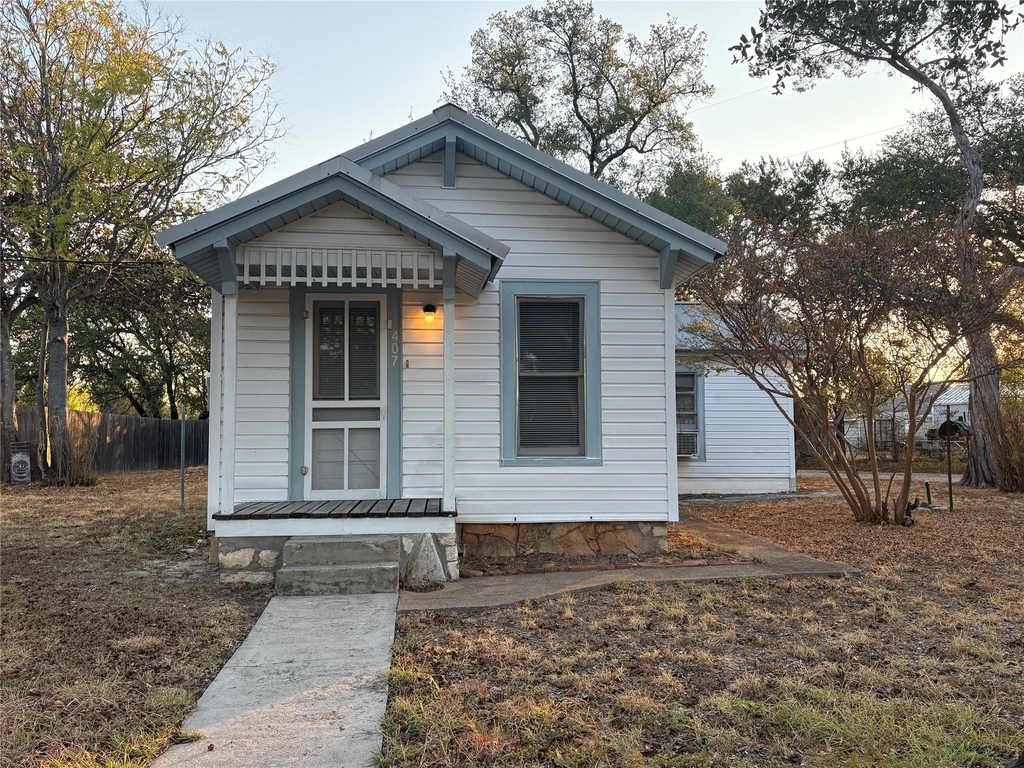 407 Paluxy Street - Photo 1