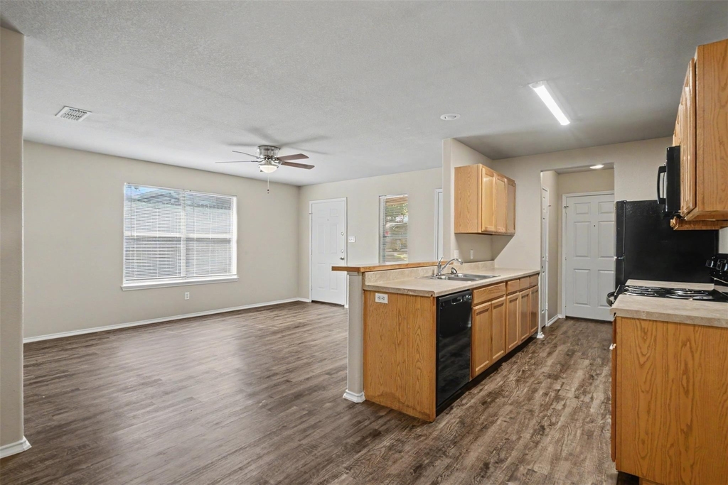 8028 Tanner Avenue - Photo 7