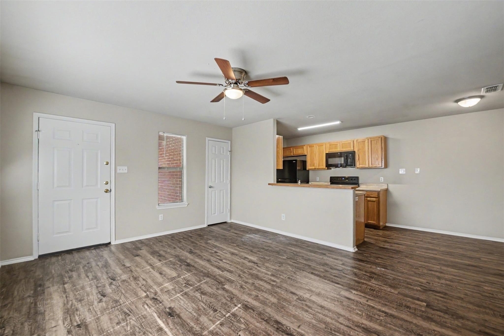 8028 Tanner Avenue - Photo 4