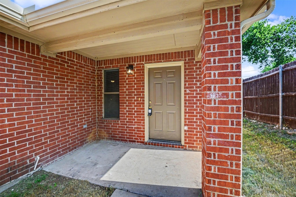 8028 Tanner Avenue - Photo 2