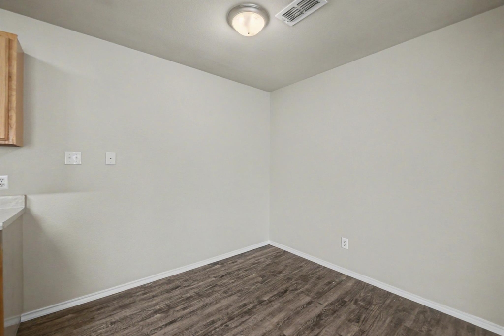 8028 Tanner Avenue - Photo 5