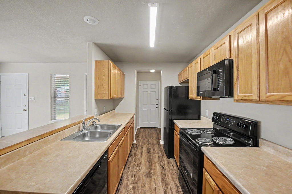 8028 Tanner Avenue - Photo 6