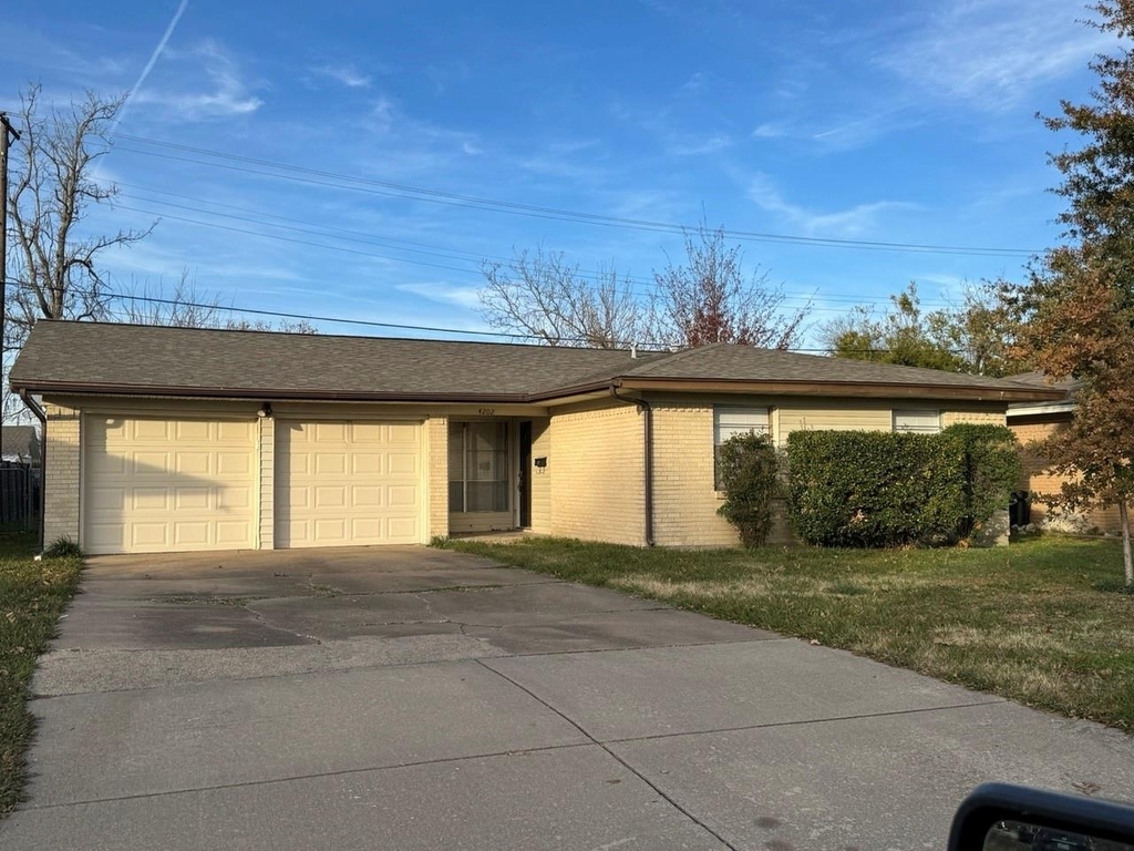 4202 Templeton Street - Photo 0