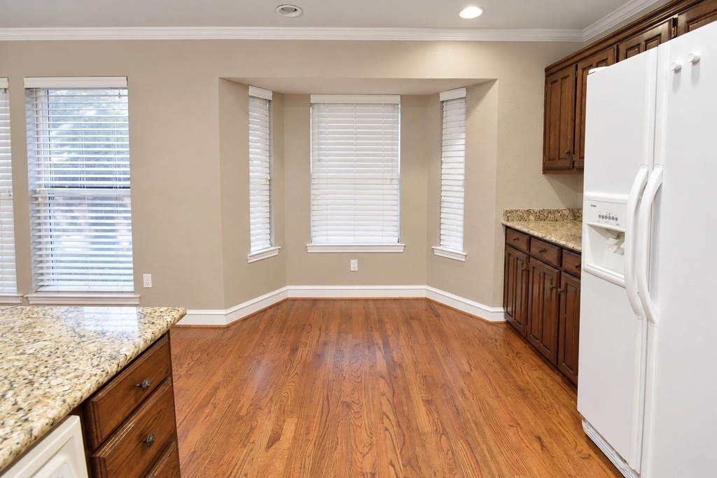 4916 Canberra Lane - Photo 6