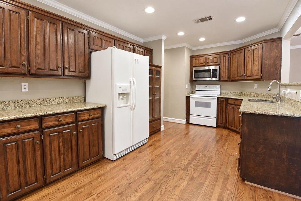 4916 Canberra Lane - Photo 4