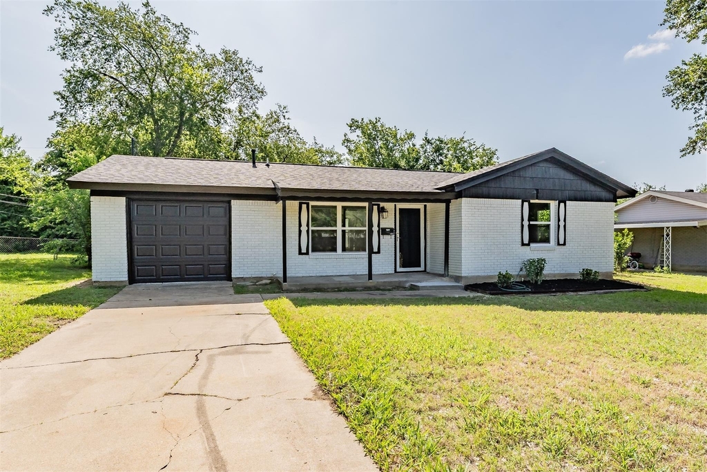 4920 Colorado Boulevard - Photo 1