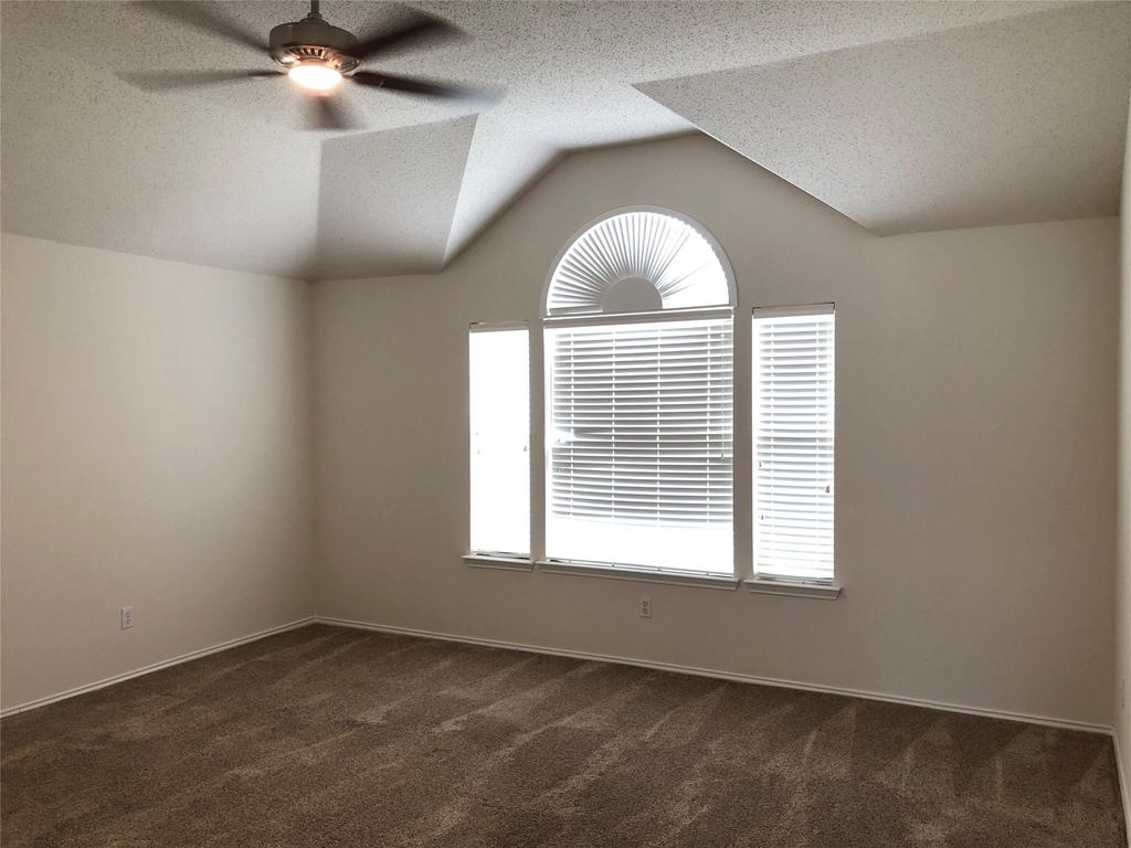 9505 Sean Drive - Photo 11