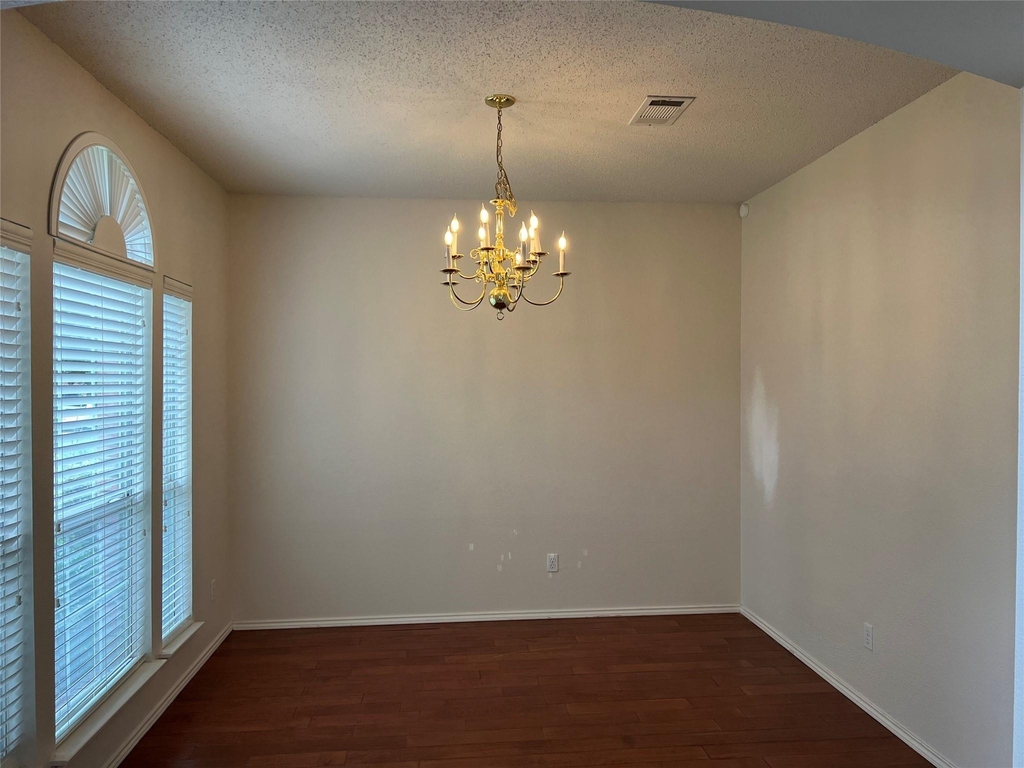9505 Sean Drive - Photo 2