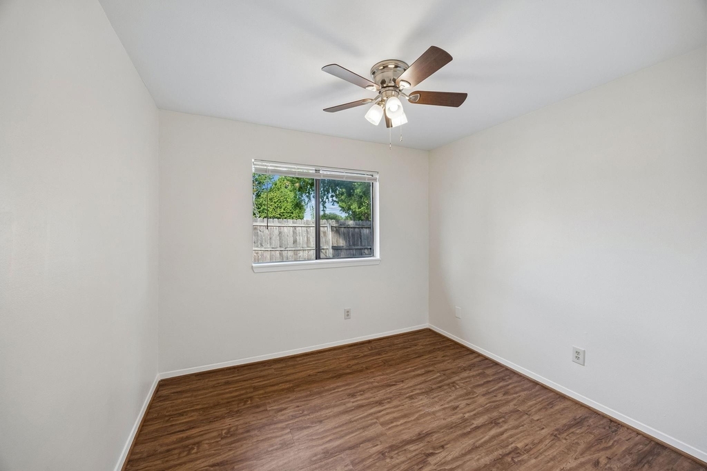 1613 19th Street - Photo 18