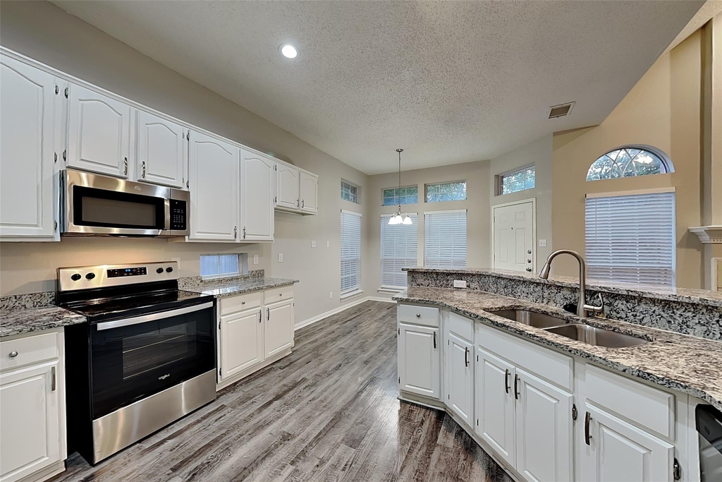 1705 Bershire Court - Photo 6