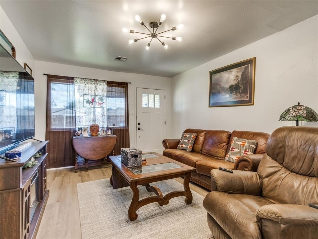 907 Sw 3rd Street - Photo 2