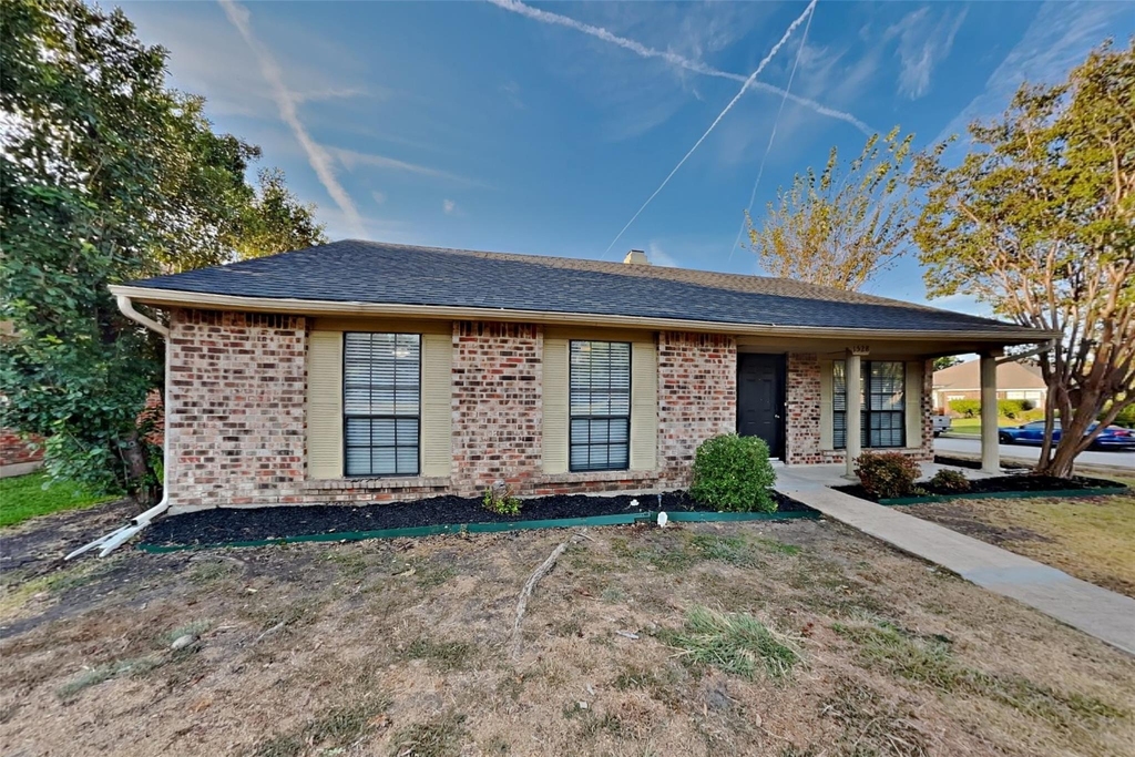 1528 Jabbet Drive - Photo 0