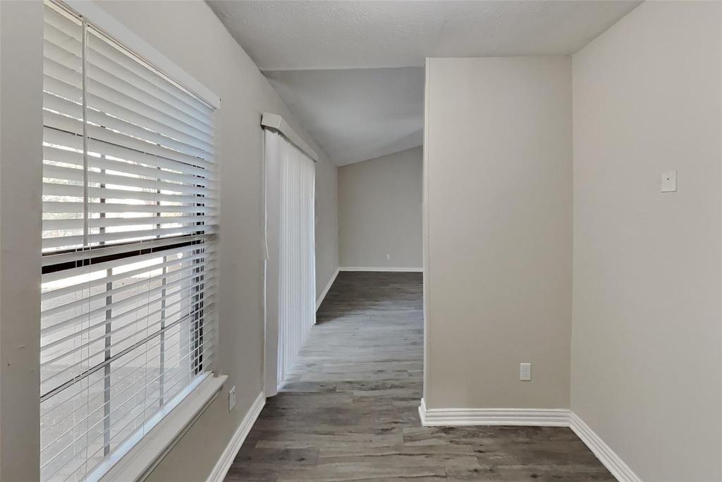 1528 Jabbet Drive - Photo 4