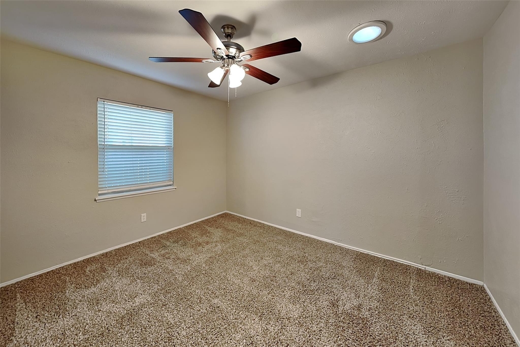 4144 Staghorn Circle S - Photo 17