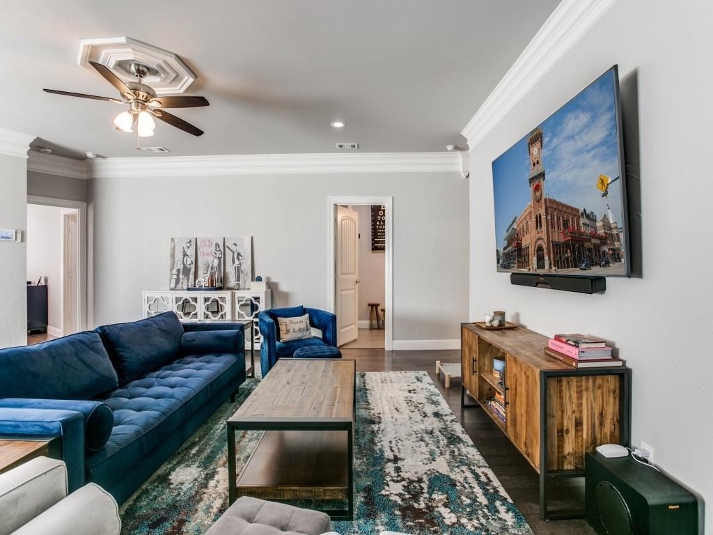 507 E Dallas Road - Photo 1