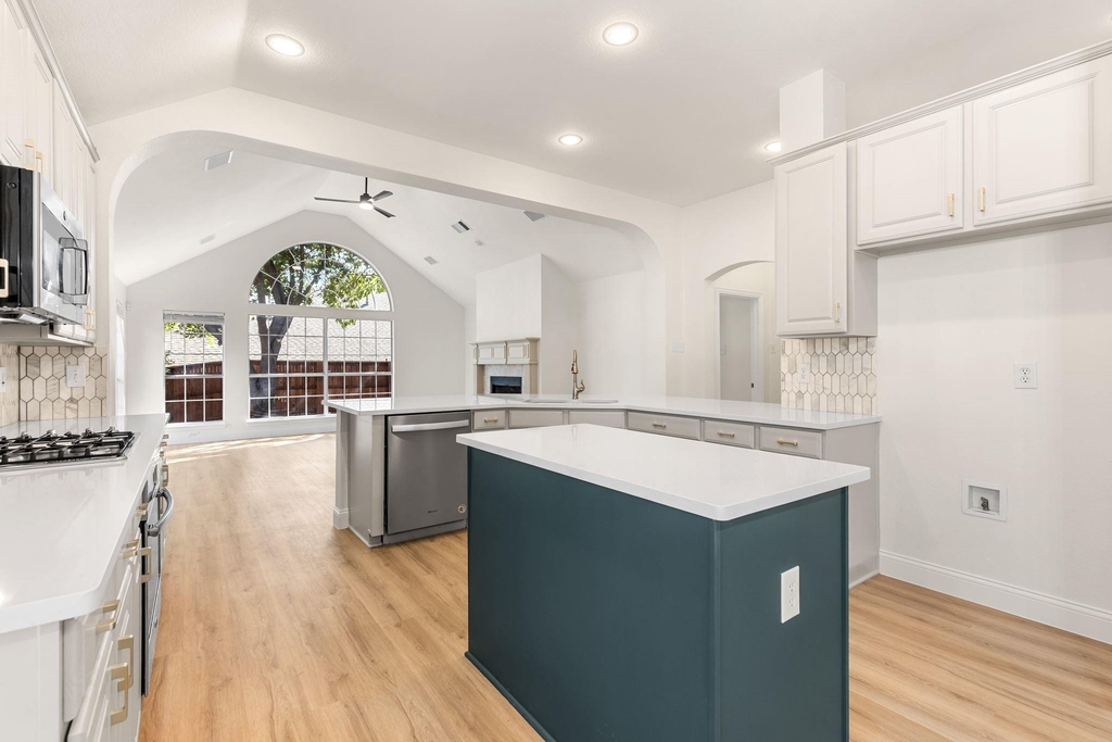 8200 Watson Road - Photo 15
