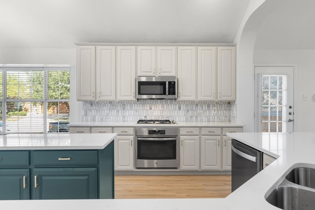 8200 Watson Road - Photo 17
