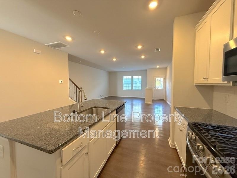 15708 Country House Street - Photo 6