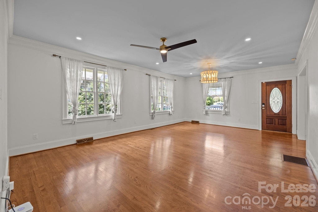 1705 Fountain View - Photo 3
