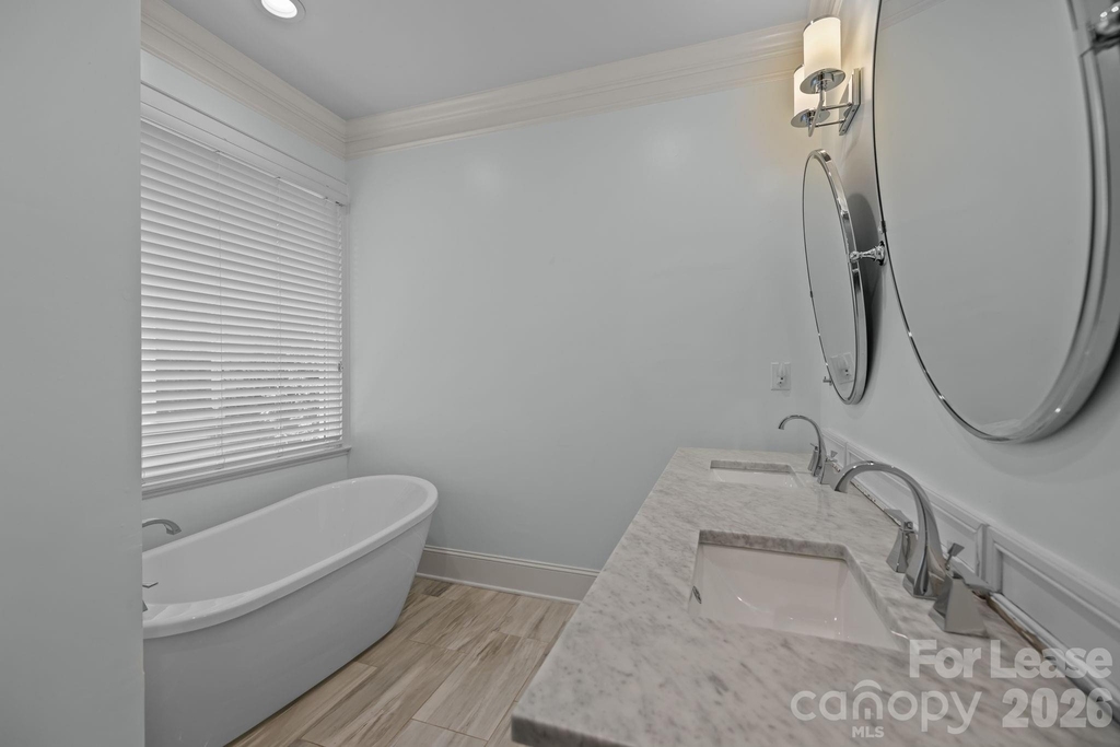 1705 Fountain View - Photo 11