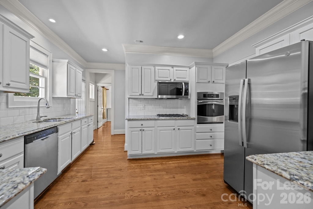 1705 Fountain View - Photo 8