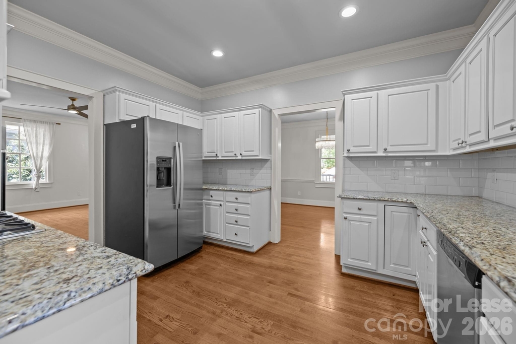 1705 Fountain View - Photo 7