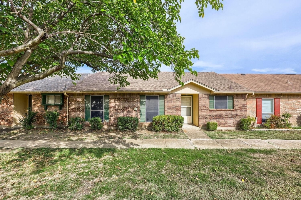 22 E Townhouse Lane - Photo 1