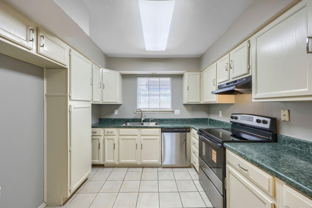 22 E Townhouse Lane - Photo 5