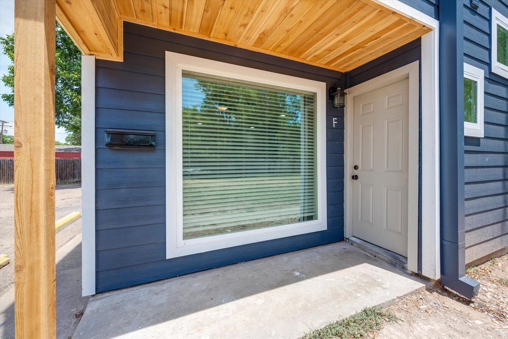 805 W Chambers Street - Photo 1