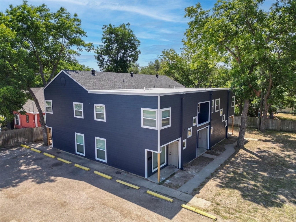 805 W Chambers Street - Photo 0