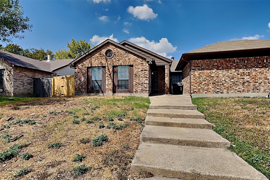 420 Dollins Street - Photo 0