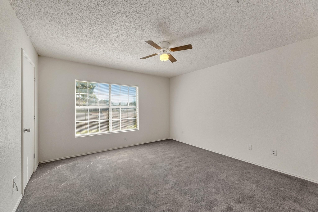 919 Sumac Drive - Photo 10