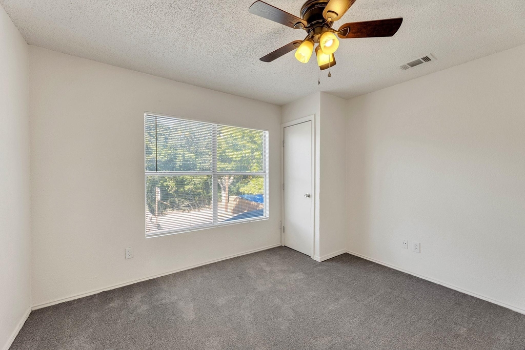 919 Sumac Drive - Photo 14