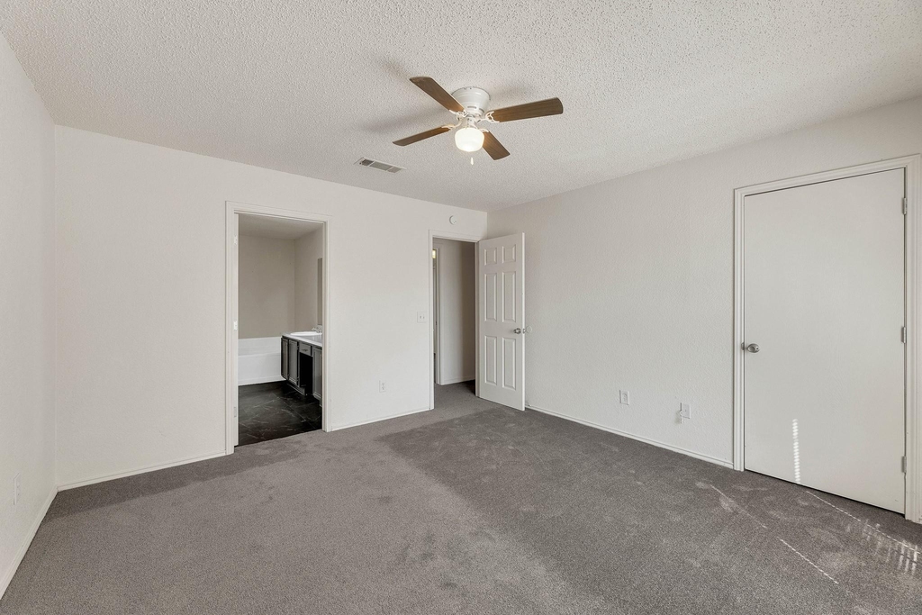 919 Sumac Drive - Photo 11