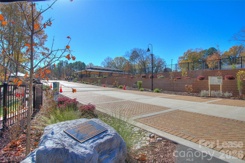 3007 Silverwood Drive - Photo 32