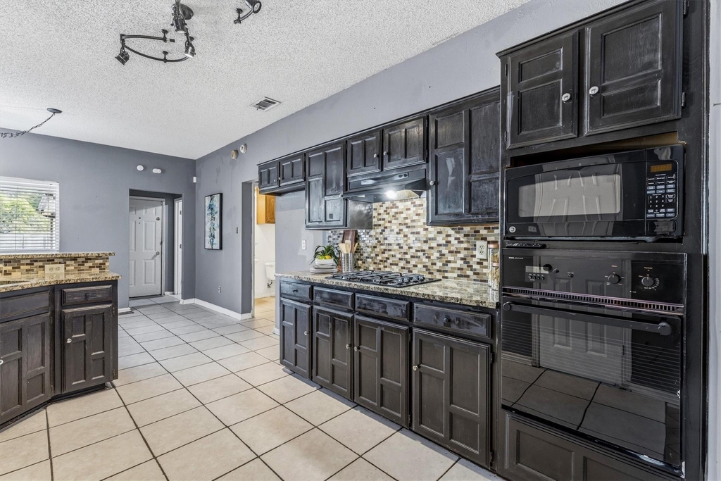 2324 Boardwalk Drive - Photo 2