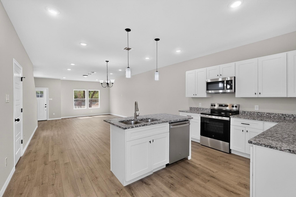 3327 Eastland Street - Photo 9
