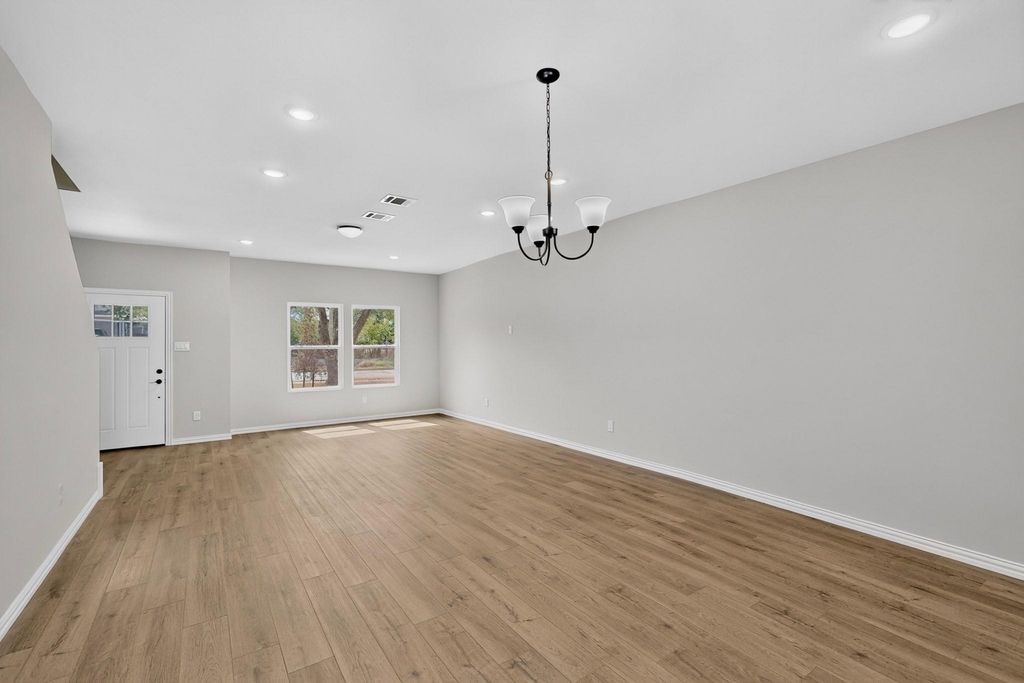 3327 Eastland Street - Photo 4