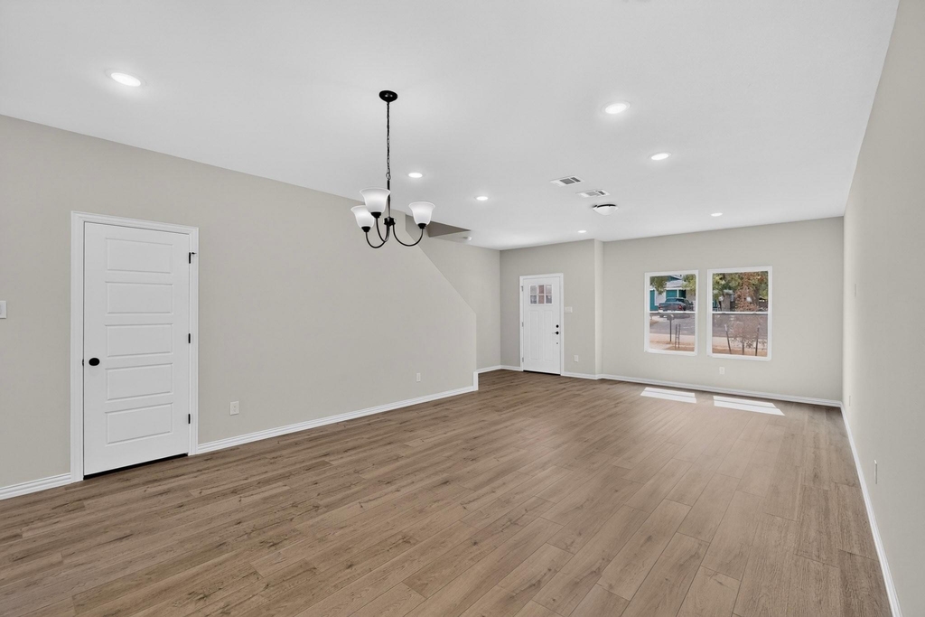 3327 Eastland Street - Photo 3