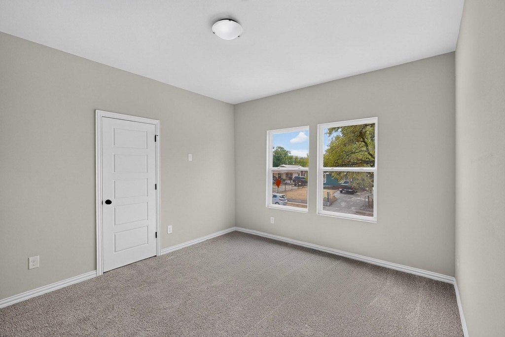 3327 Eastland Street - Photo 13