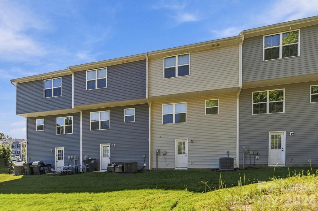 1134 Canando Street - Photo 29