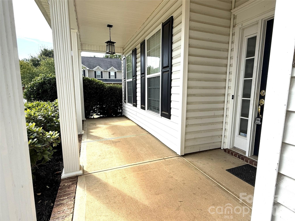 16727 Macanthra Drive - Photo 2