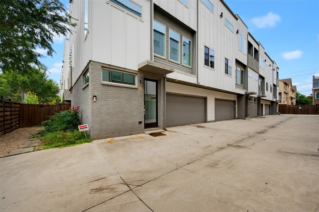 1915 Summit Avenue - Photo 22