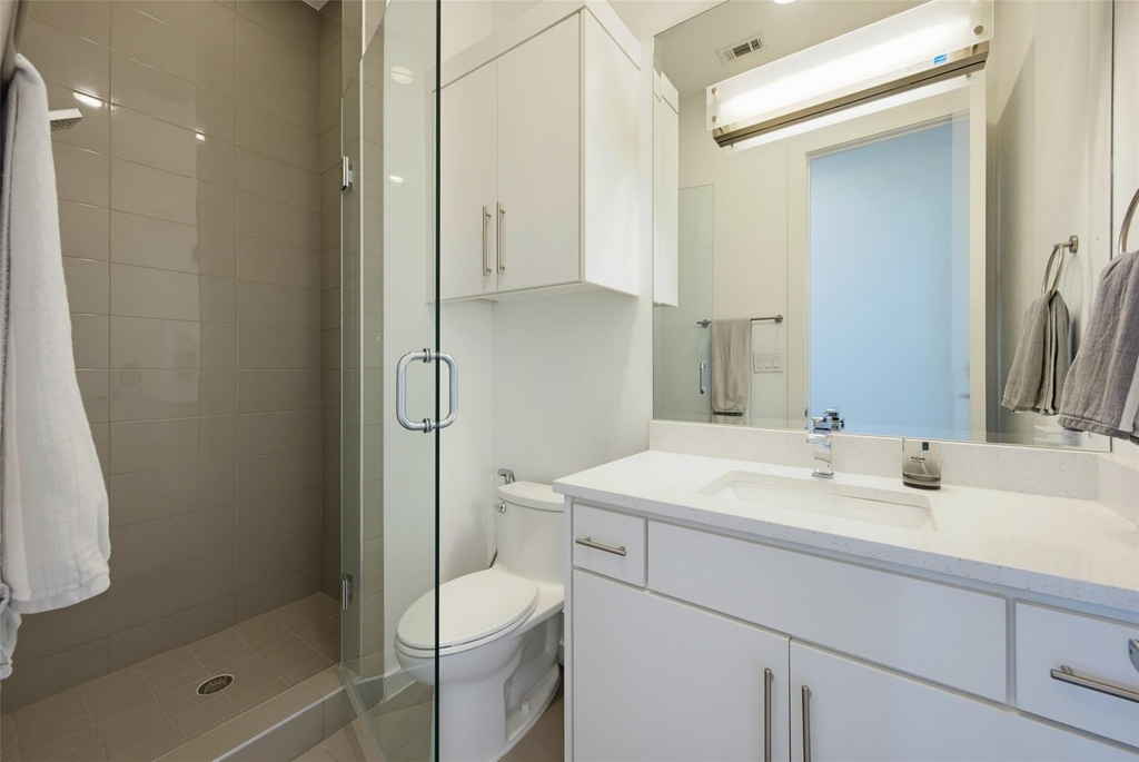 1915 Summit Avenue - Photo 9