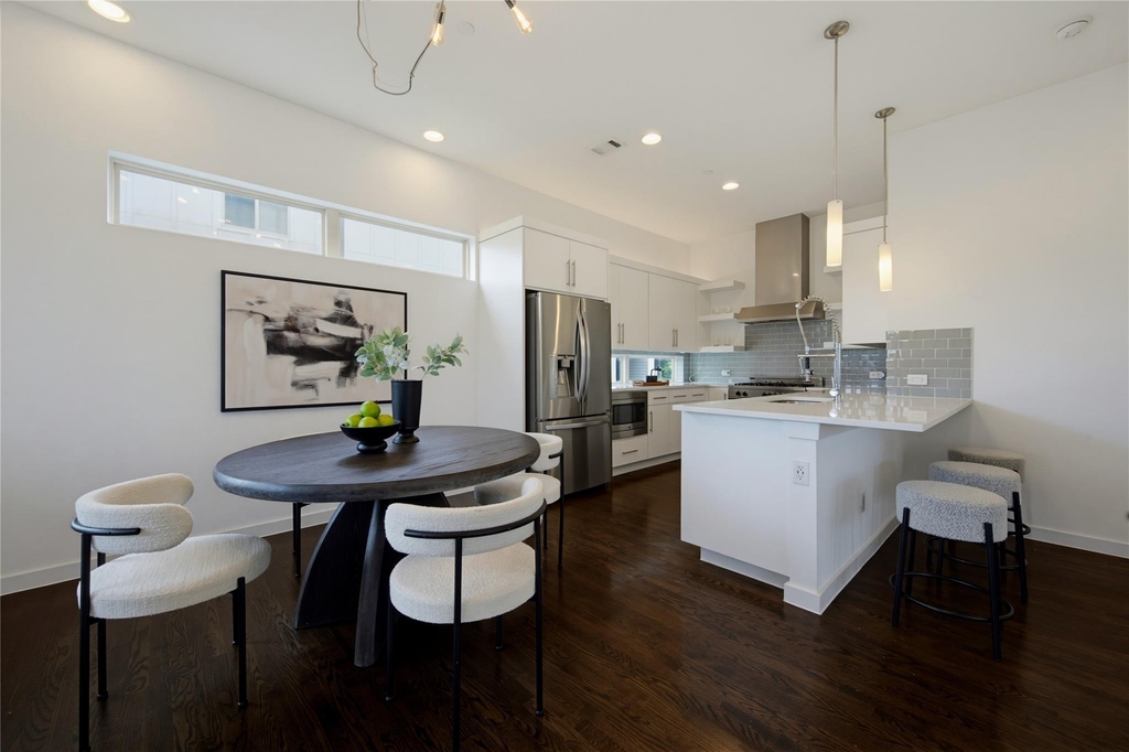 1915 Summit Avenue - Photo 3