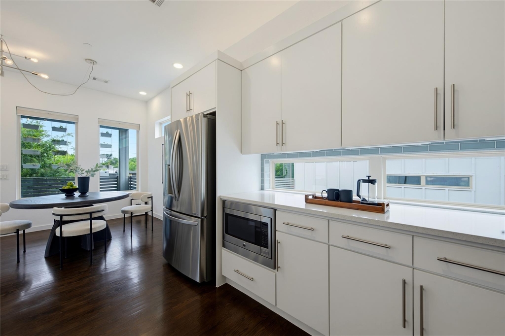 1915 Summit Avenue - Photo 5
