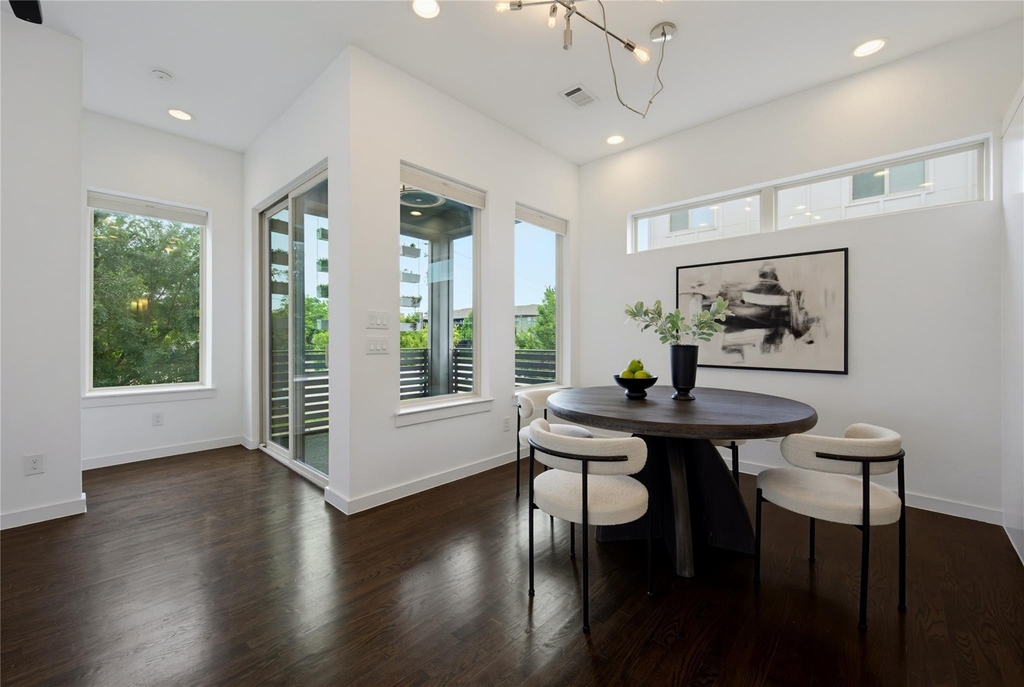 1915 Summit Avenue - Photo 1